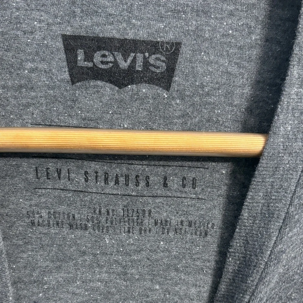 Levi's Charcoal Tee with Red Graphic